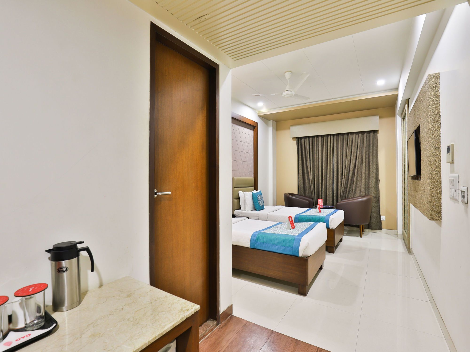 Oyo 13253 The Grand Vinayak Hotel Ahmedabad Esterno foto