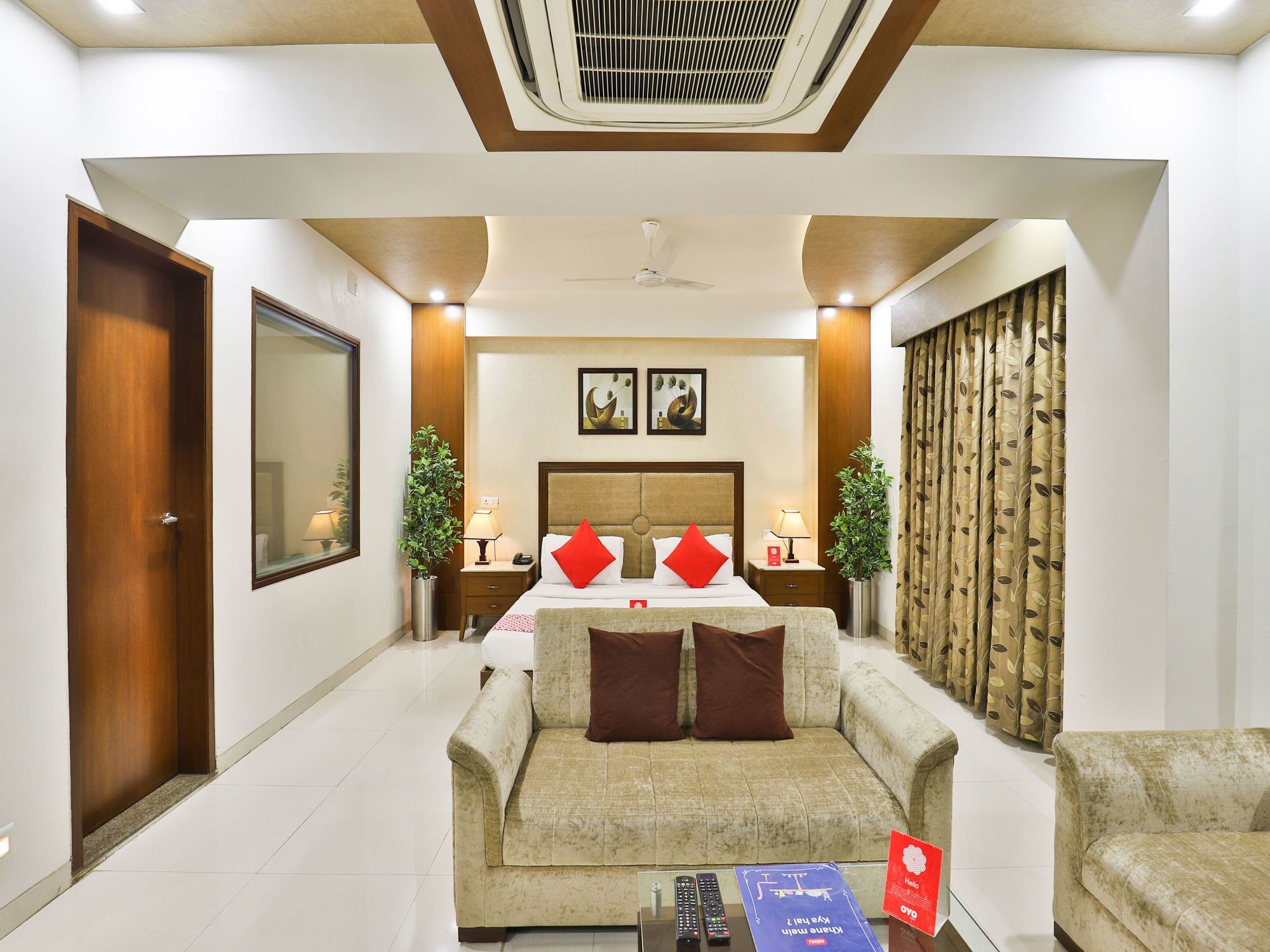 Oyo 13253 The Grand Vinayak Hotel Ahmedabad Esterno foto