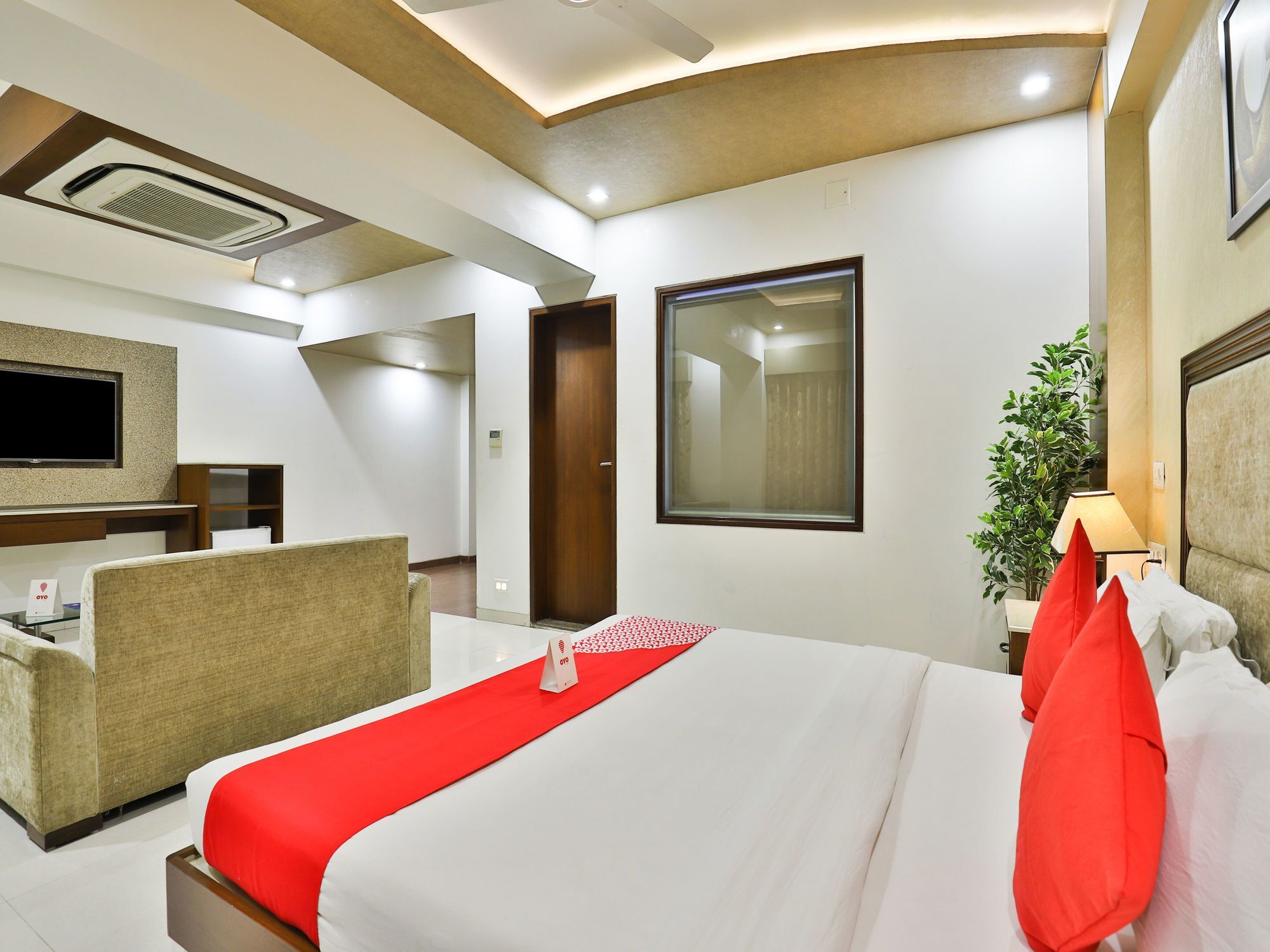 Oyo 13253 The Grand Vinayak Hotel Ahmedabad Esterno foto