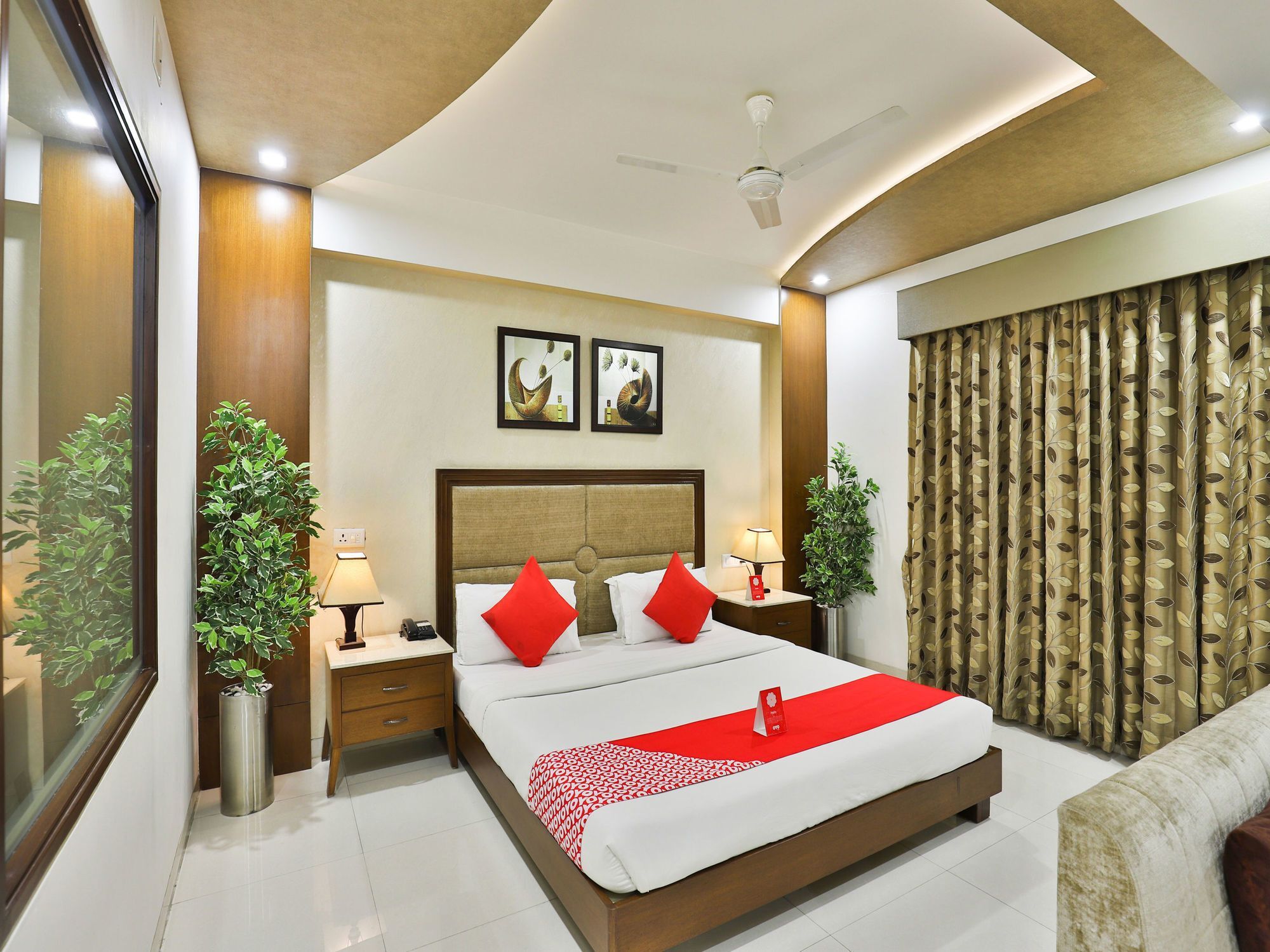 Oyo 13253 The Grand Vinayak Hotel Ahmedabad Esterno foto