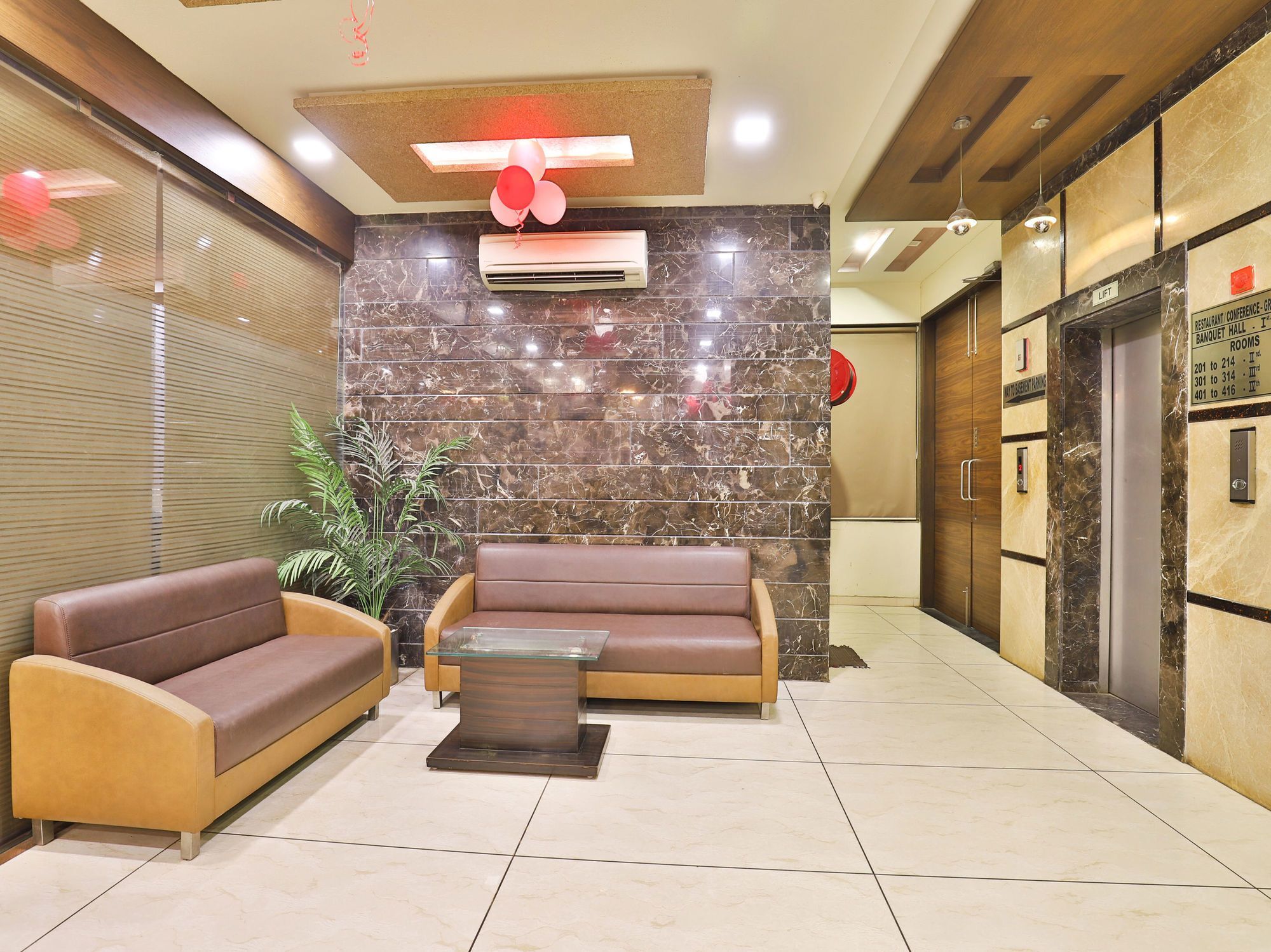 Oyo 13253 The Grand Vinayak Hotel Ahmedabad Esterno foto